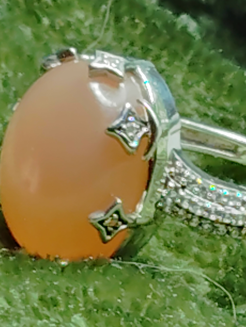SOFT PEACH MOONSTONE STERLING SILVER RING WITH CROWN/STAR ACCENTS. SZ-6